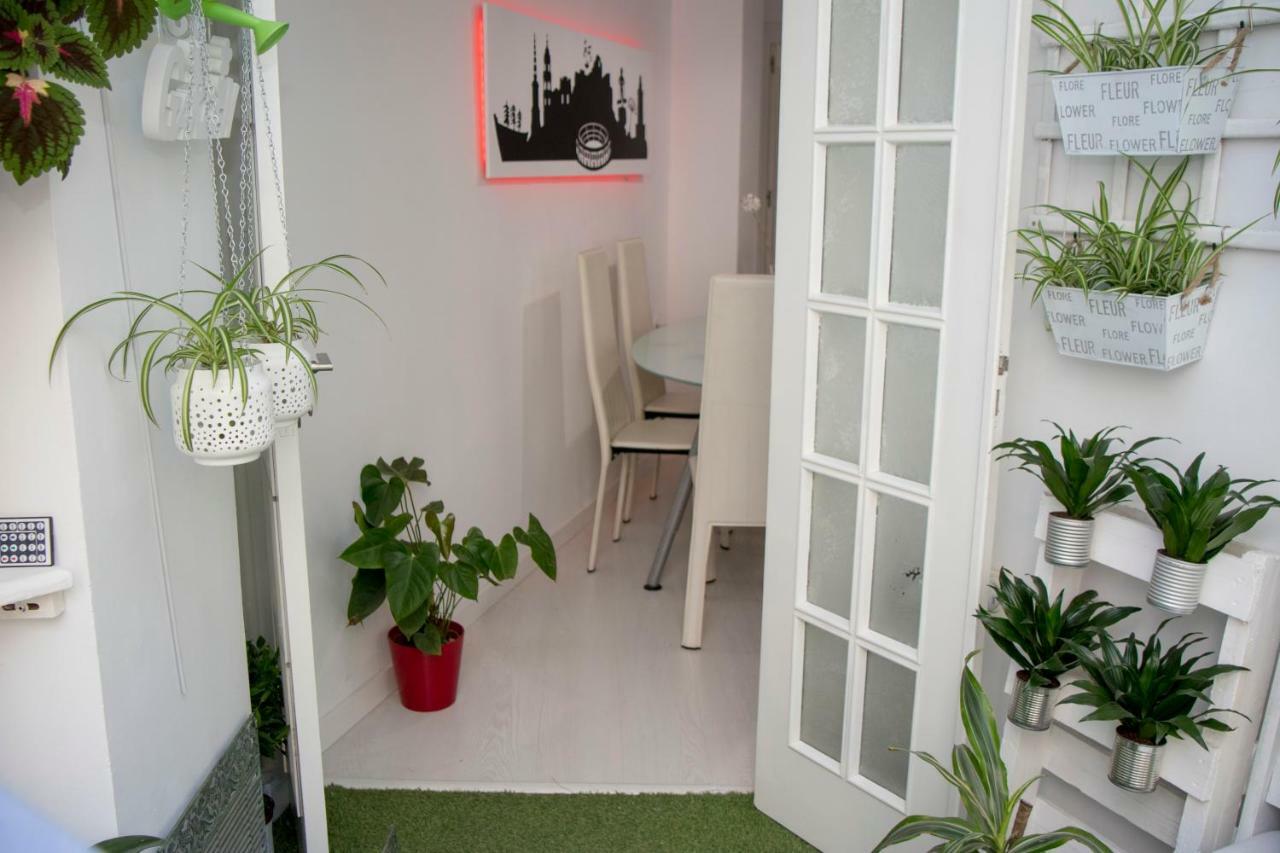 Apartamento E&R Malaga Centro- Parking Gratis Екстериор снимка